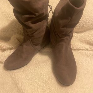 Slouch boots